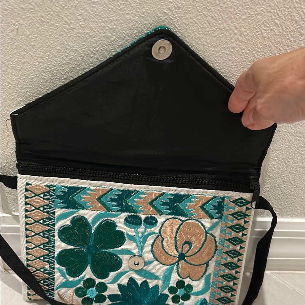 Floral Embroidered Clutch Bag - Green and Cream Summer fashion - Picture 2 of 4